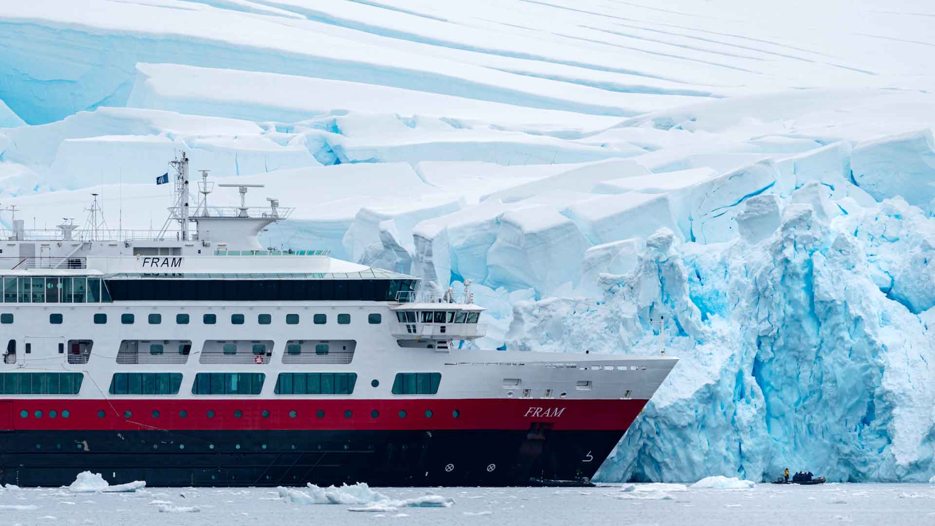 Antarctica_Neko_Harbour_MS_Fram_HX_45349_Photo_Yuri_Choufour