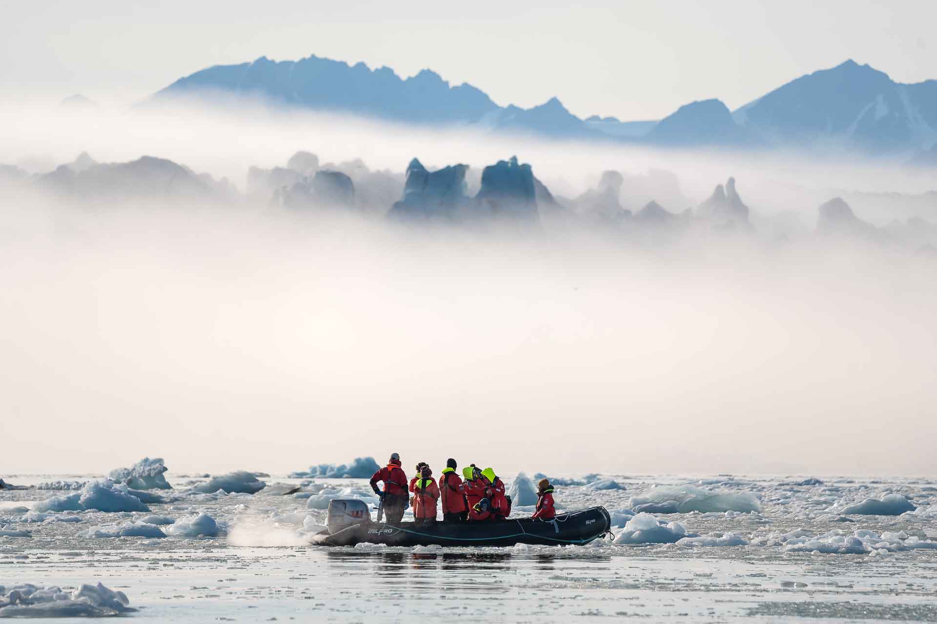 Svalbard_Expedition_boat_cruising_HX_43732_Photo_Jan_Hvizdal